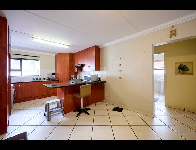 2 BEDROOM APARTMENT FOR SALE IN SUNNINGHILL